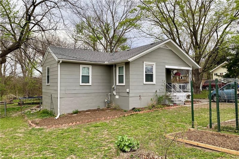 3050 49th Ter, Kansas City, KS 66104