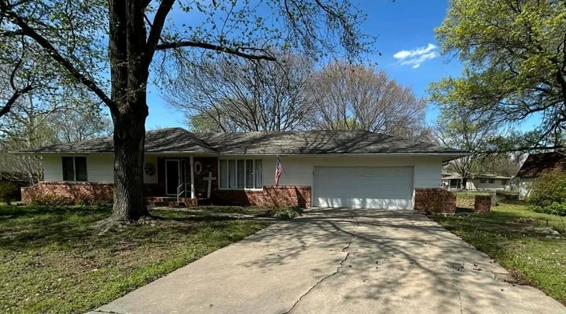 403 Fireside Dr, Arma, KS 66712