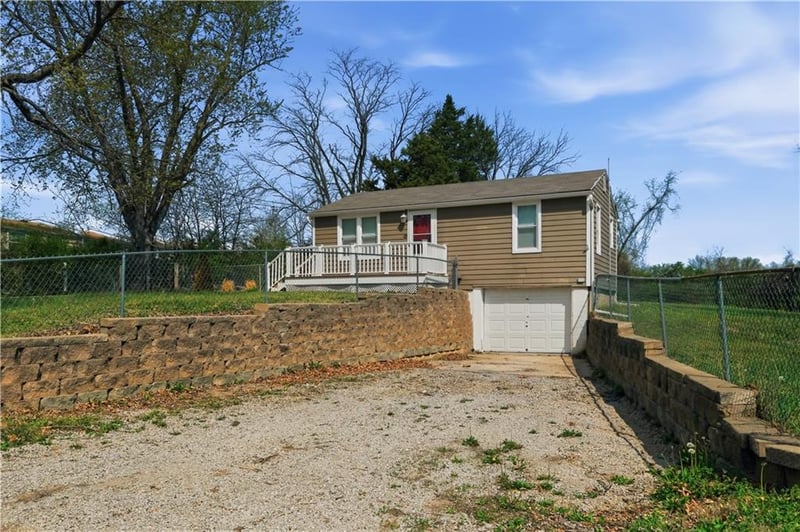 6200 Russell Rd, Kansas City, MO 64117