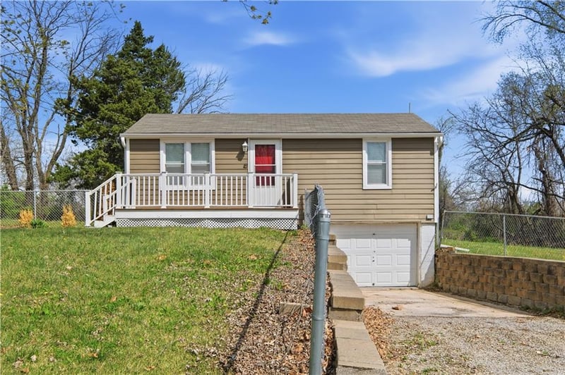 6200 Russell Rd, Kansas City, MO 64117