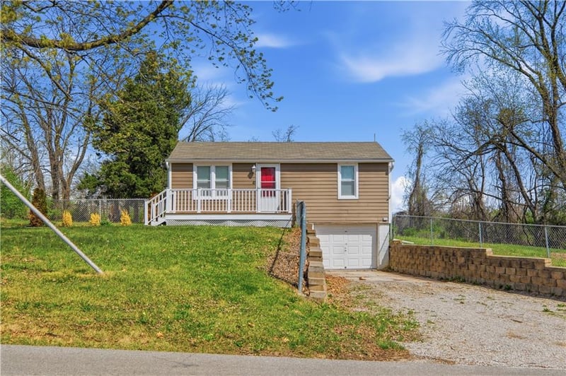 6200 Russell Rd, Kansas City, MO 64117