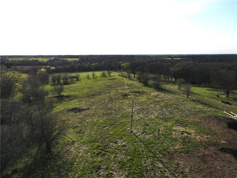 1112 Sw 21st Rd, Leeton, MO 64761
