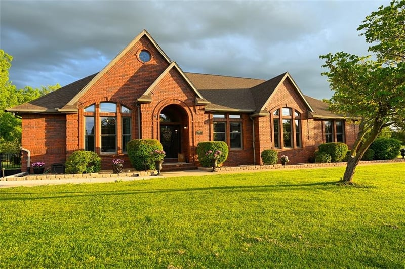 1 Shamrock Dr, Lamar, MO 64759