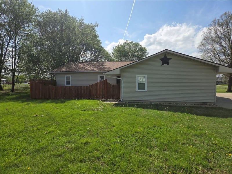 129 251st Rd, Clinton, MO 64735