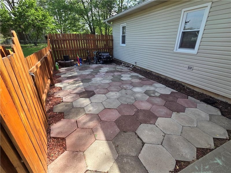 129 251st Rd, Clinton, MO 64735