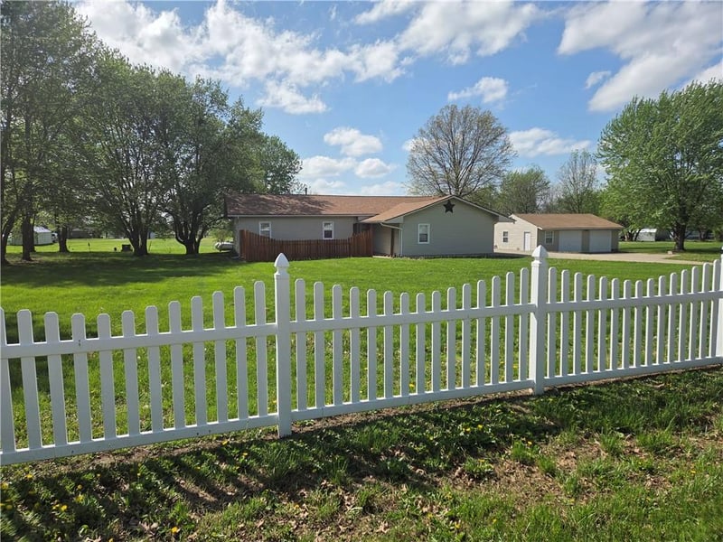 129 251st Rd, Clinton, MO 64735