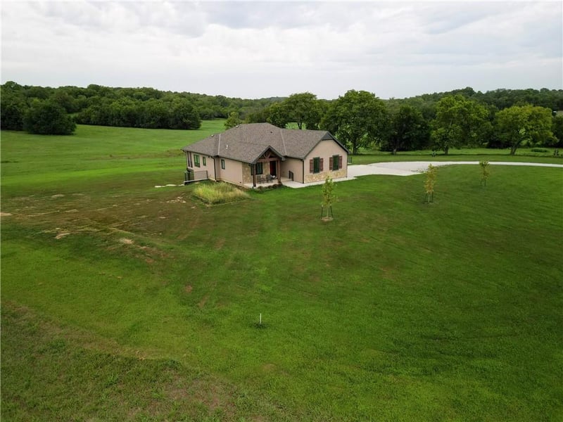 22777 219th St, Leavenworth, KS 66048