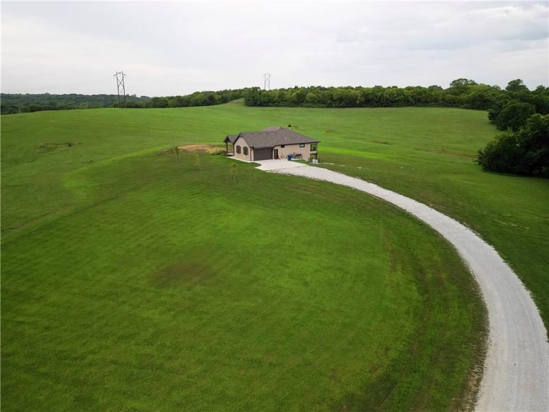 22777 219th St, Leavenworth, KS 66048