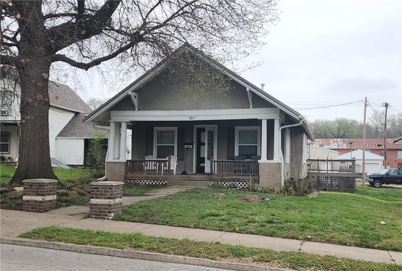 905 Parallel St, Atchison, KS 66002