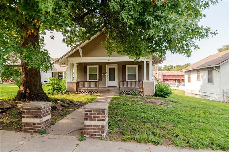 905 Parallel St, Atchison, KS 66002