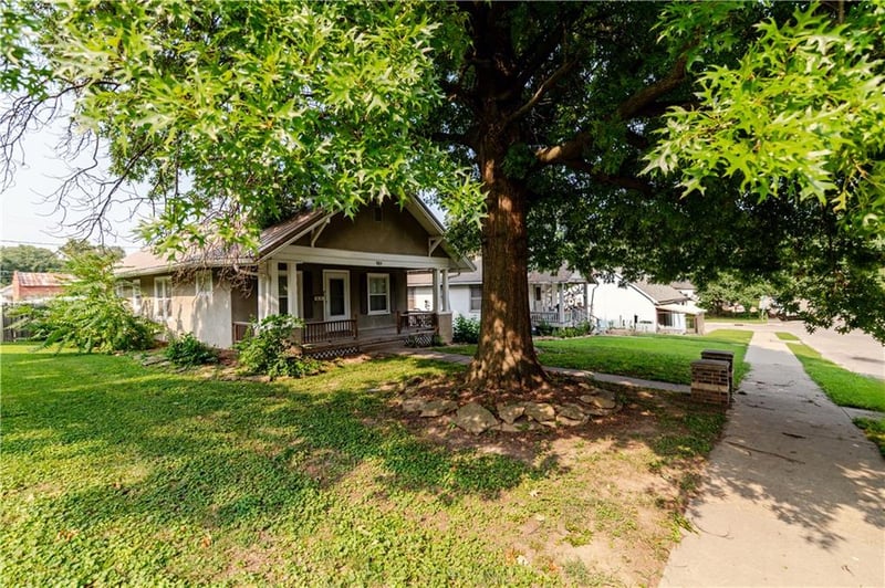 905 Parallel St, Atchison, KS 66002