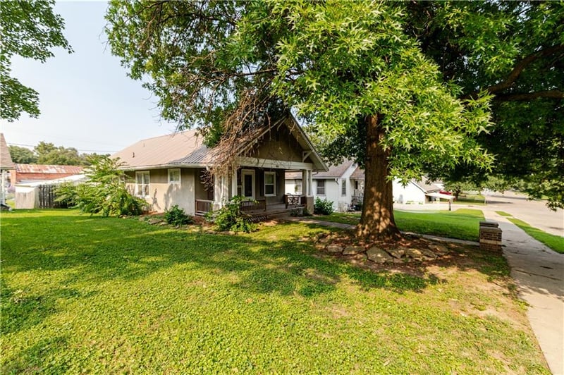 905 Parallel St, Atchison, KS 66002