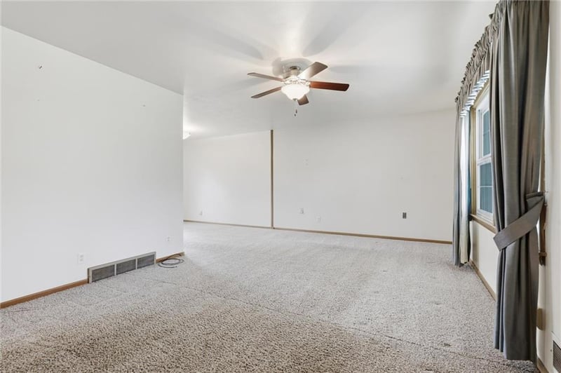 8717 73rd St, Overland Park, KS 66204