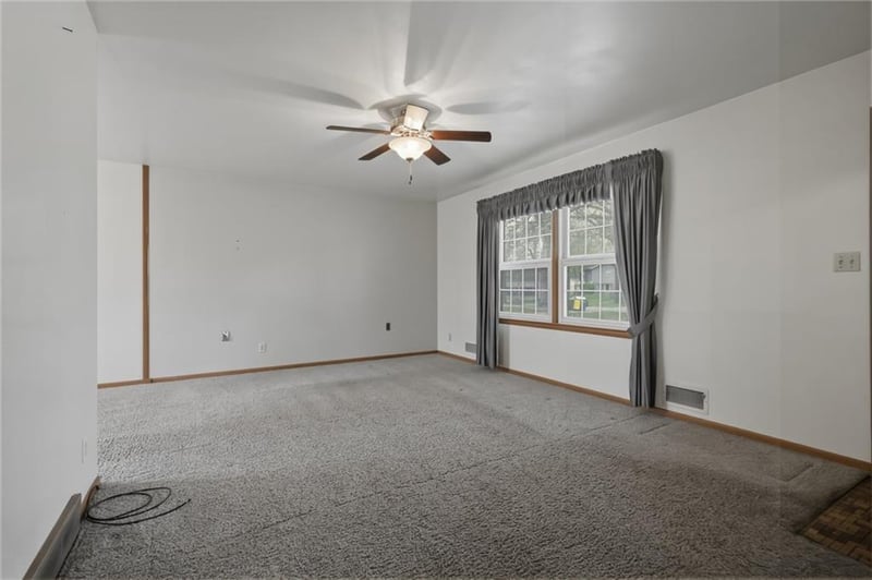 8717 73rd St, Overland Park, KS 66204