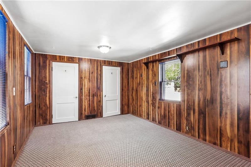 7344 Oak St, Kansas City, MO 64114