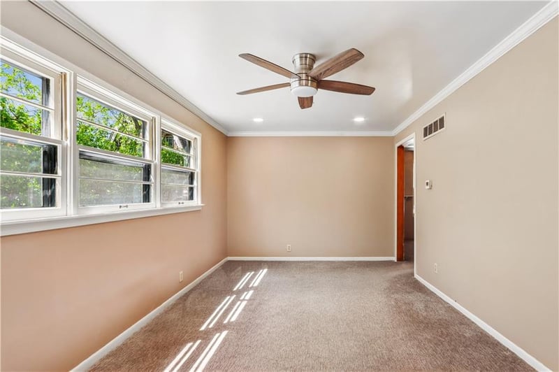 7344 Oak St, Kansas City, MO 64114