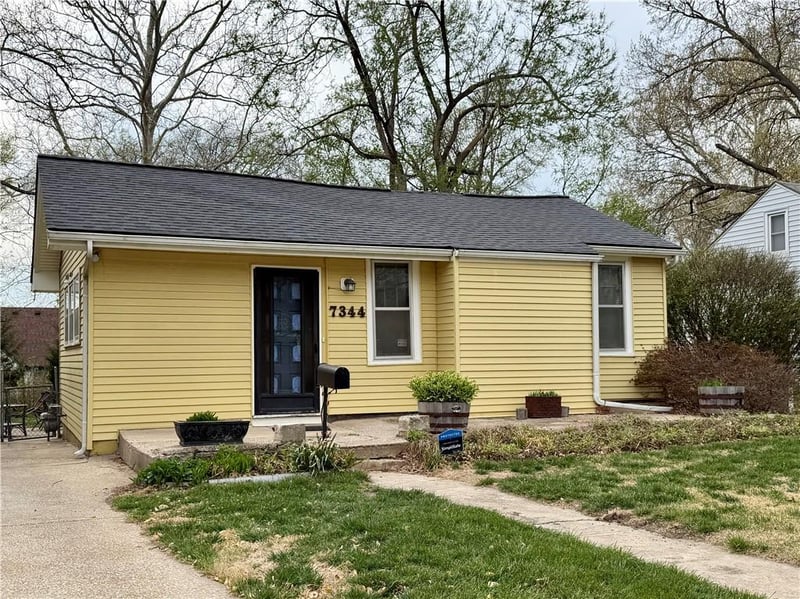 7344 Oak St, Kansas City, MO 64114