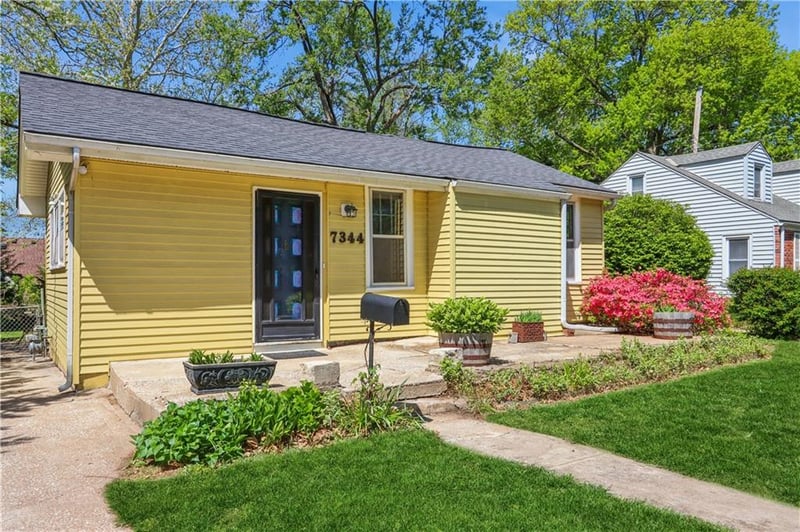 7344 Oak St, Kansas City, MO 64114