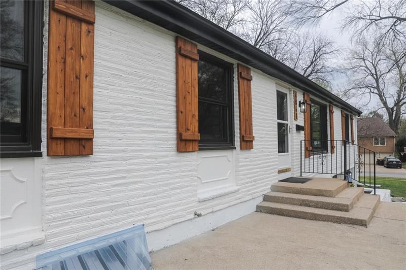 4801 Sherwood Dr, Kansas City, MO 64119