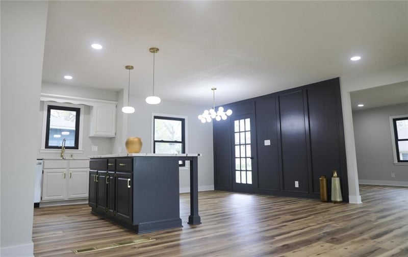 4801 Sherwood Dr, Kansas City, MO 64119