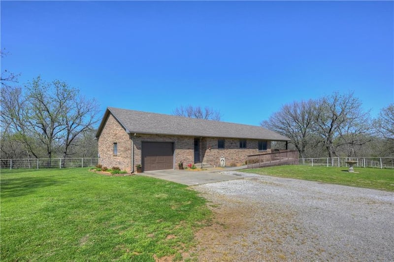 286 160th St, Girard, KS 66743