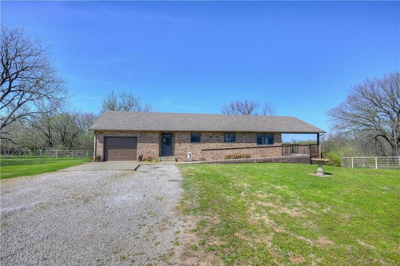 286 160th St, Girard, KS 66743