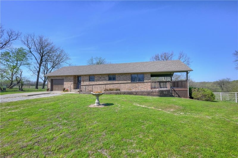286 160th St, Girard, KS 66743