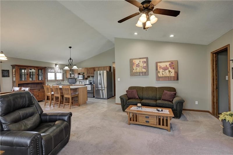 286 160th St, Girard, KS 66743
