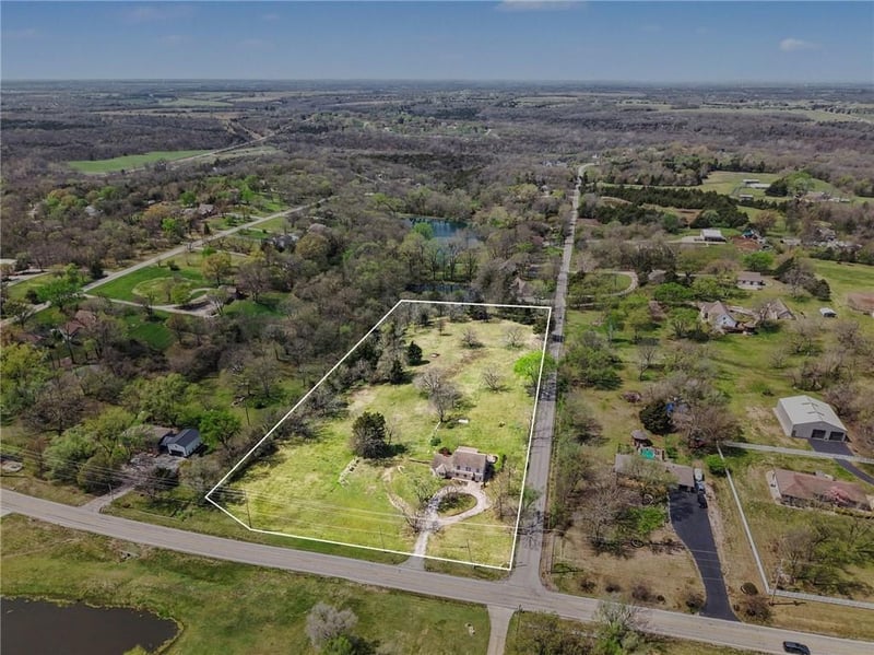 13110 Lakeshore Dr, Olathe, KS 66061