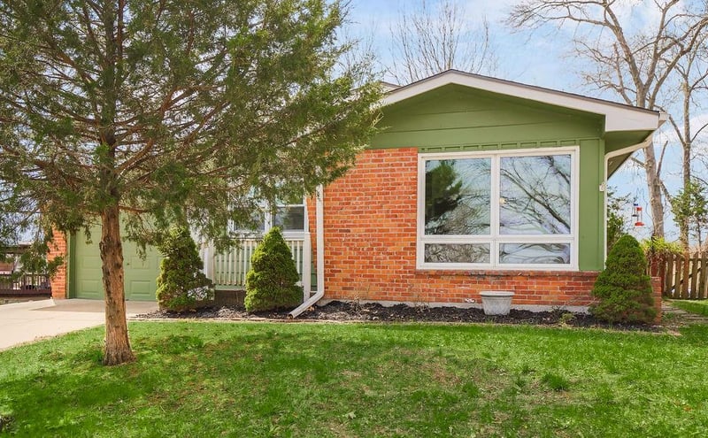 818 NW South Shore Dr, Lake Waukomis, MO 64151