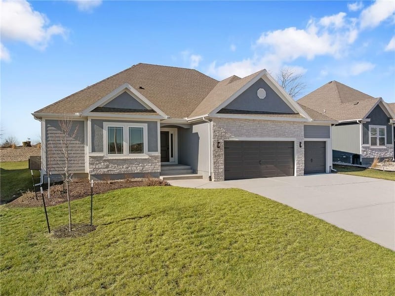 6926 102nd St, Kansas City, MO 64156