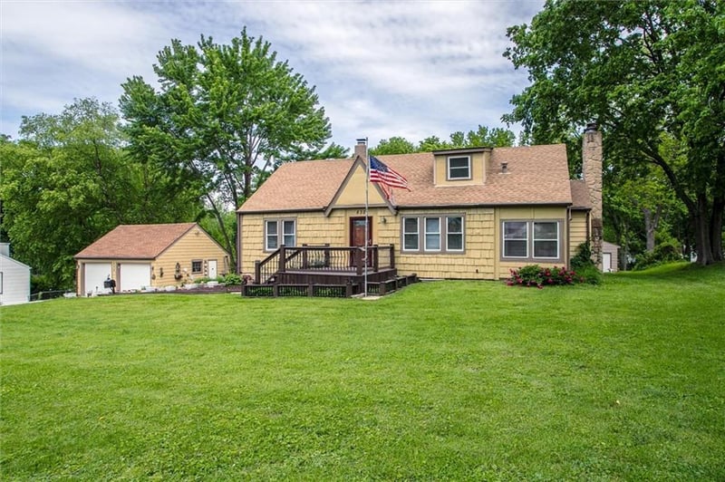 832 30th St, Independence, MO 64055
