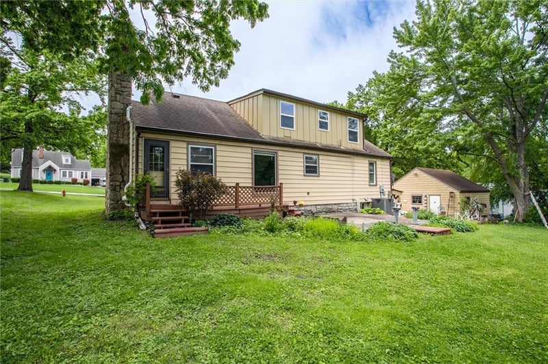 832 30th St, Independence, MO 64055