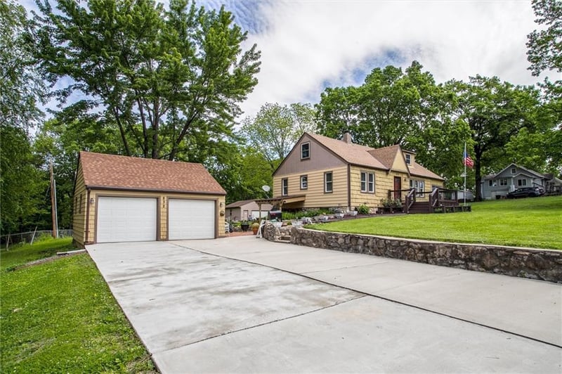 832 30th St, Independence, MO 64055