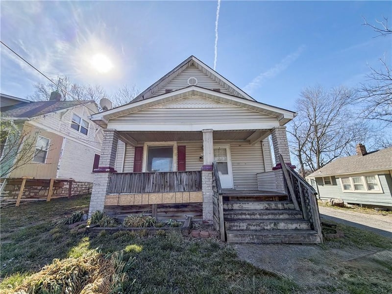 1136 32nd St, Kansas City, KS 66102