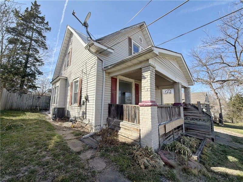 1136 32nd St, Kansas City, KS 66102