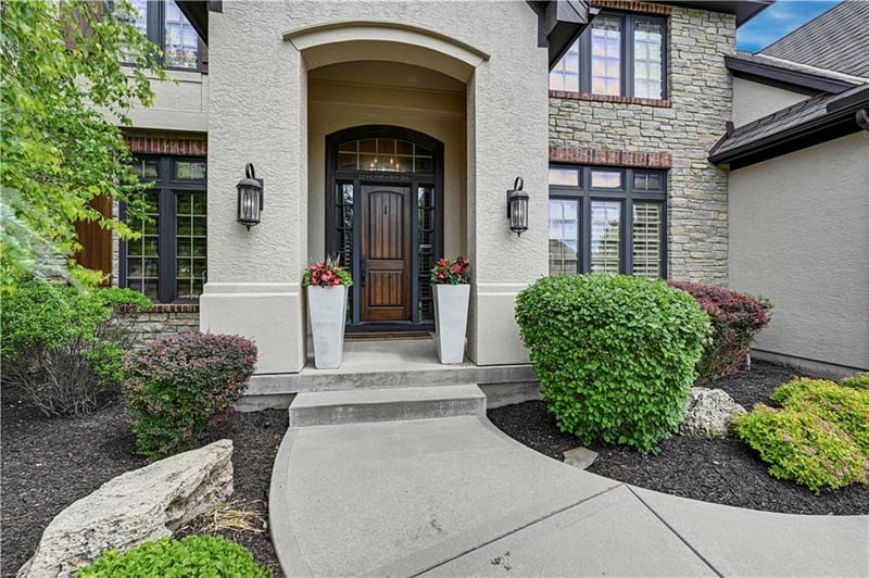11204 W 165th St, Overland Park, KS 66062