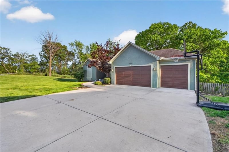 5102 N Belton Ct, Riverside, MO 64150