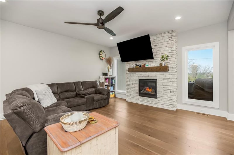 4015 Sagamore Dr, Lee's Summit, MO 64064