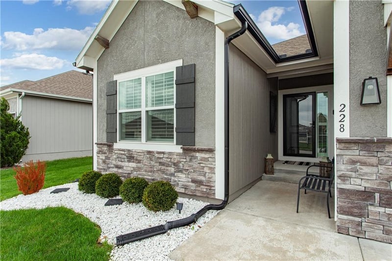 228 Davenport Dr, Blue Springs, MO 64014
