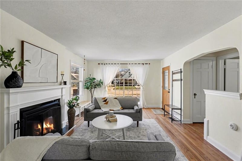 7234 Baltimore St, Kansas City, MO 64114