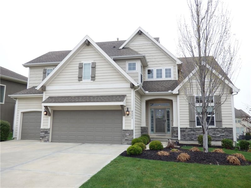 8202 166th Ct, Overland Park, KS 66085