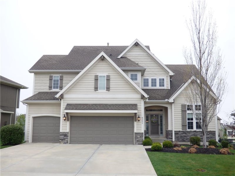 8202 166th Ct, Overland Park, KS 66085