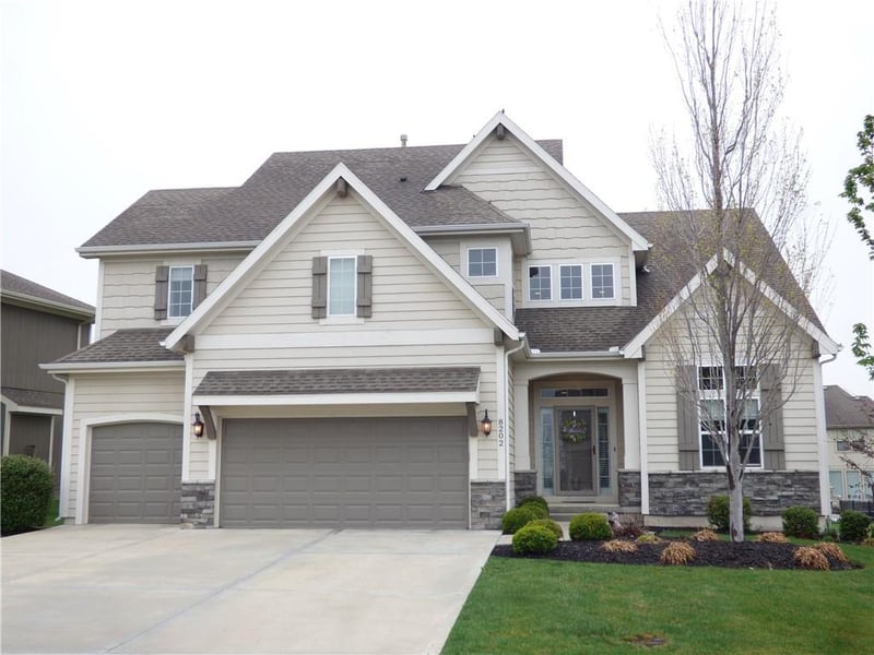 8202 166th Ct, Overland Park, KS 66085