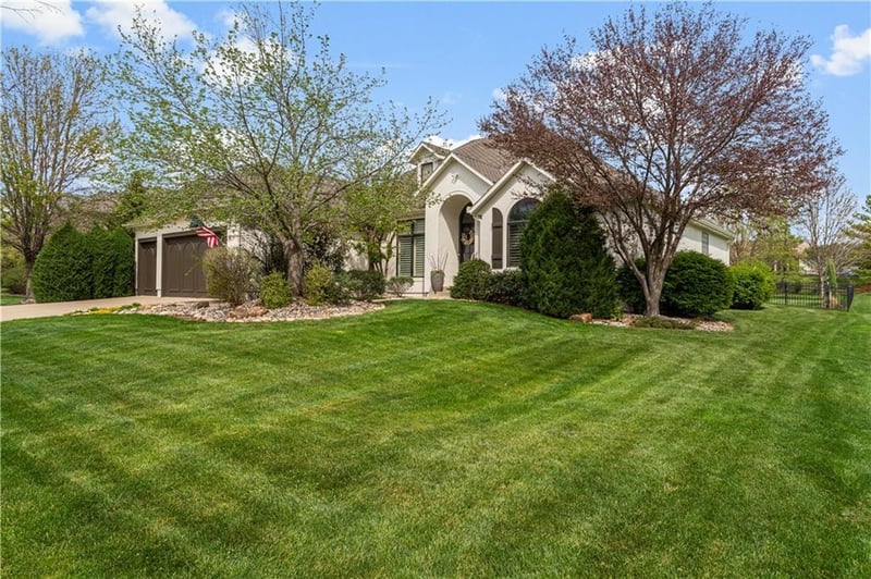 16305 Stearns St, Overland Park, KS 66221