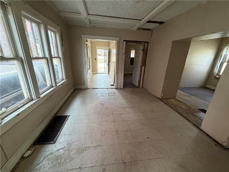 4907 Walrond Ave, Kansas City, MO 64130