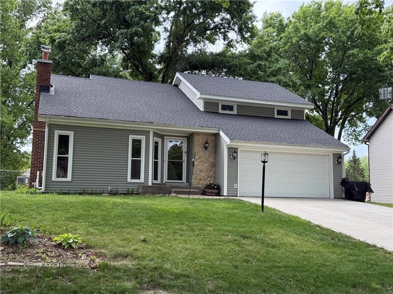 3110 Lakeview Cir, Leavenworth, KS 66048