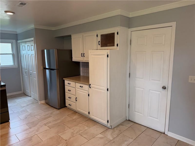 3110 Lakeview Cir, Leavenworth, KS 66048