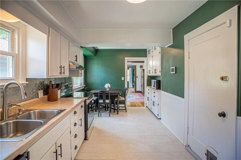 6135 Holmes St, Kansas City, MO 64110