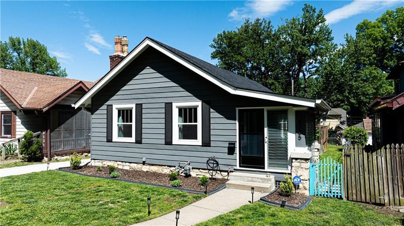 6135 Holmes St, Kansas City, MO 64110